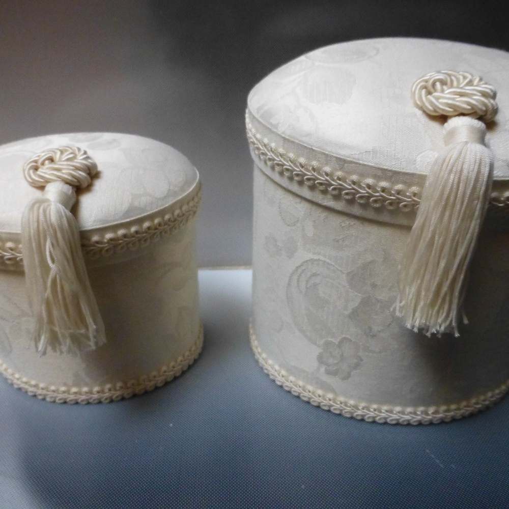 Jennifer Taylor 2 luxury padded Oval Boxes